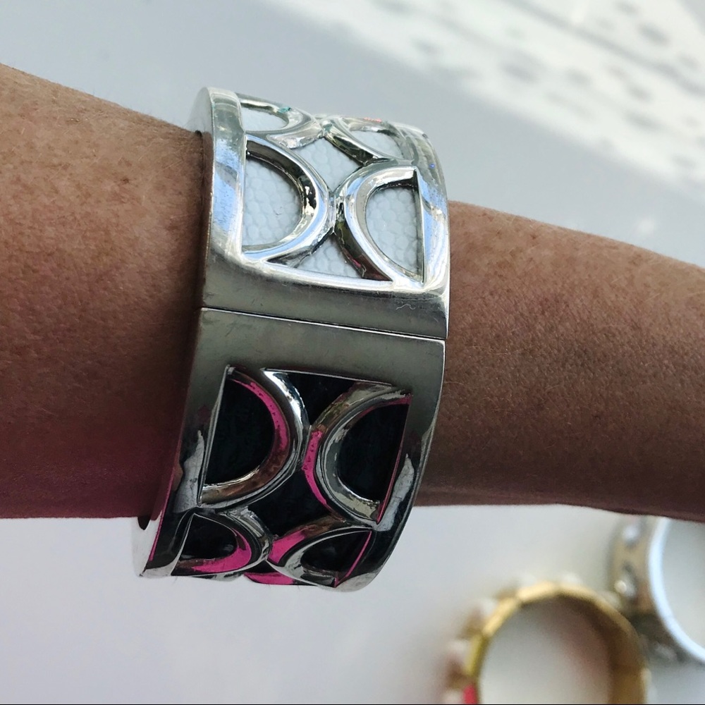 Bracelets - Picture 5 of 11